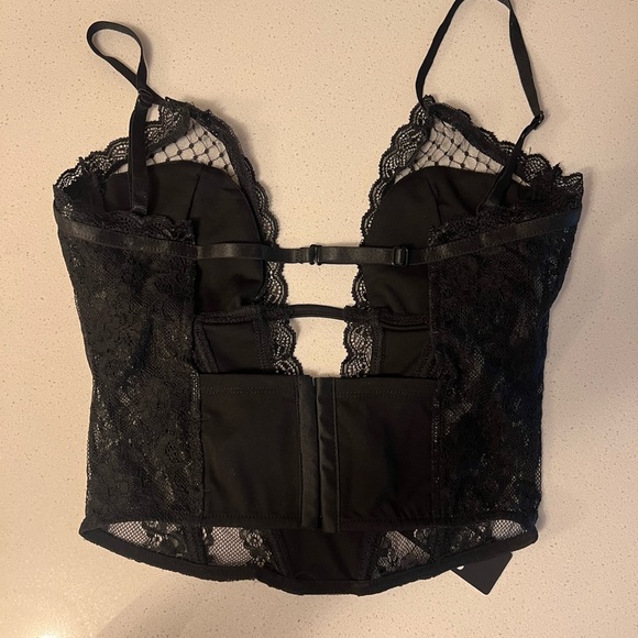 Fashion Nova lace tank top - Picture 3 of 3